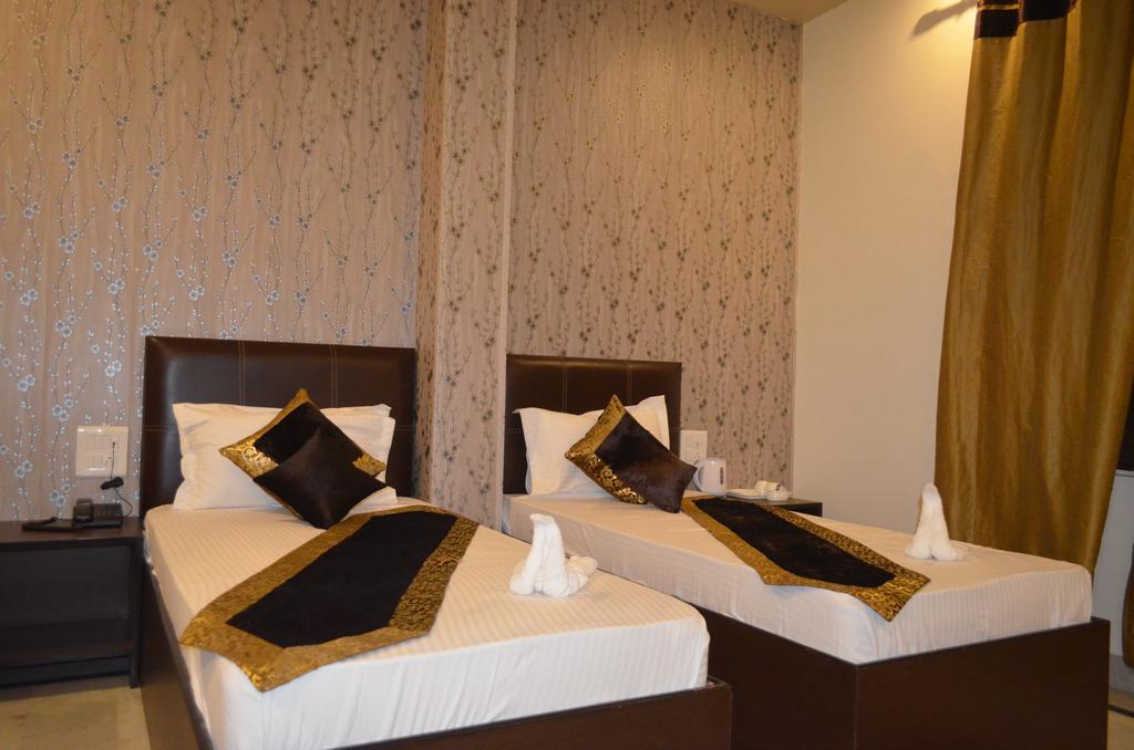 Red Orchid Otel Meerut Oda fotoğraf