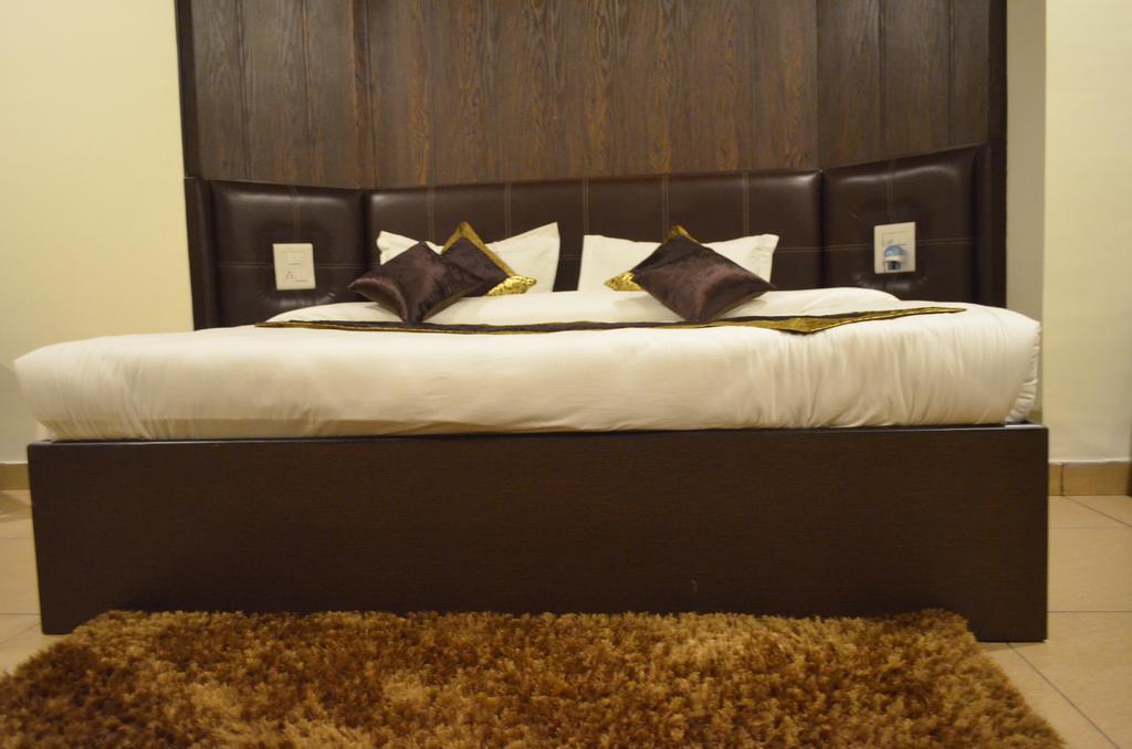 Red Orchid Otel Meerut Oda fotoğraf
