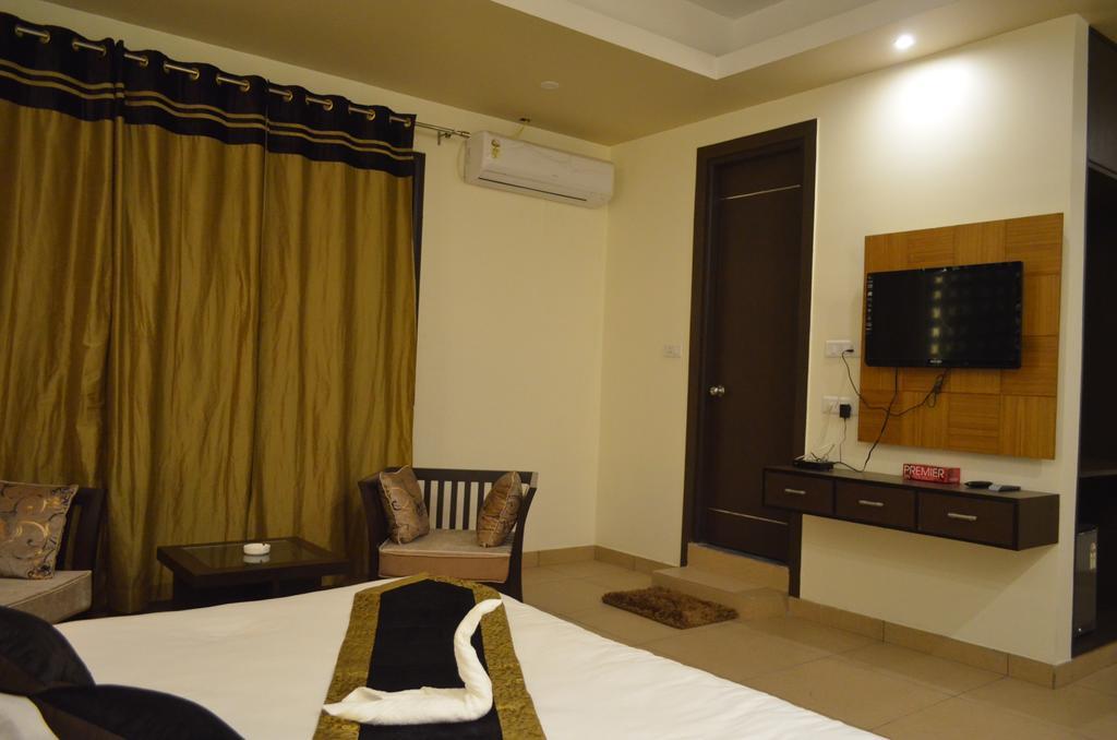 Red Orchid Otel Meerut Dış mekan fotoğraf