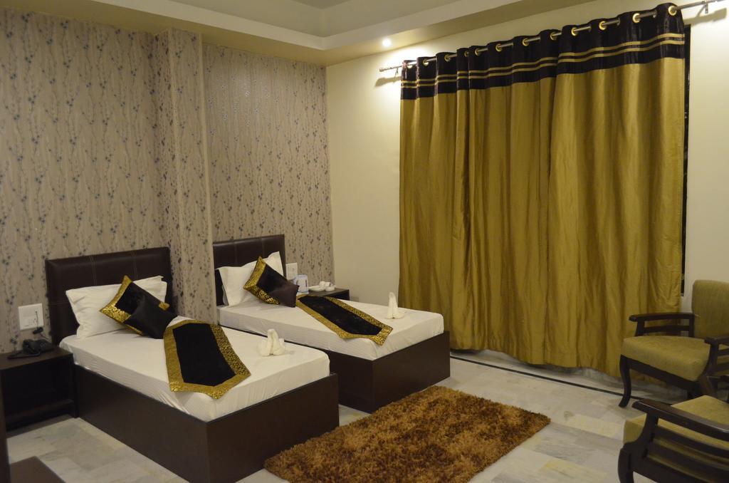 Red Orchid Otel Meerut Oda fotoğraf